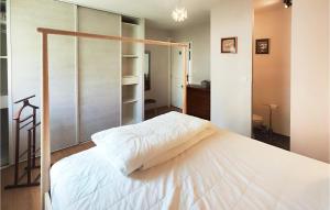 Maisons de vacances Gorgeous Home In Roquebrun : photos des chambres