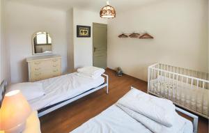 Maisons de vacances Gorgeous Home In Roquebrun : photos des chambres
