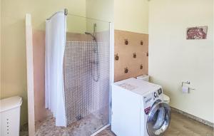Maisons de vacances Gorgeous Home In Roquebrun : photos des chambres