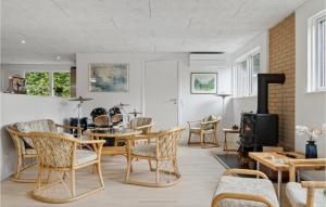 Amazing Home In Dronningmølle With Wifi