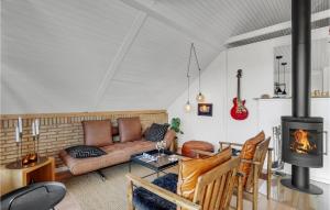 2 Bedroom Stunning Home In Skjern