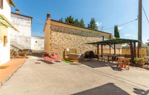 Lovely Home In Marliana With Wifi