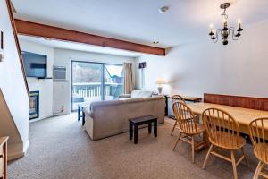 4BR Private Townhouse at Smugglers Notch Resort condo