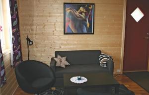 2 Bedroom Cozy Apartment In Sandstad
