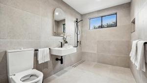 Catalyst Retreat - Stylish, Pets, Accessible, Sauna