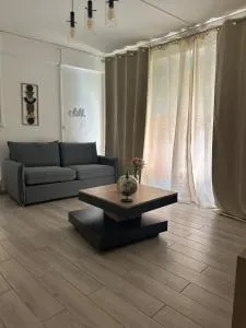 L Univers ORA - Dzaoudzi