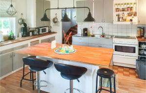 Beautiful Home In Vimmerby With Kitchen