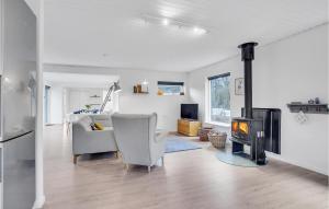 Beautiful Home In Fårvang With Sauna