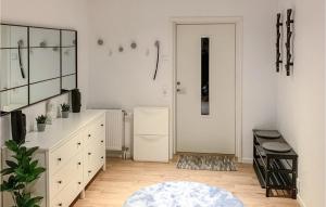 3 Bedroom Amazing Home In Motala