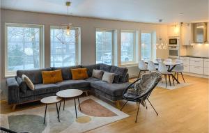 3 Bedroom Amazing Home In Motala