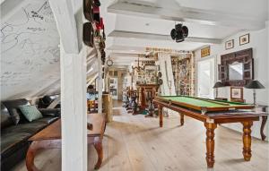 Lovely Home In Gesten