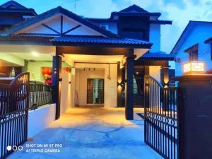 55 Homestay Bakri Muar Lovely House 12 pax - Kampong Parit Ulu