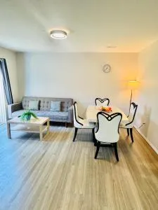 Cozy Garden Suite-2 bedrooms - Lynn Creek