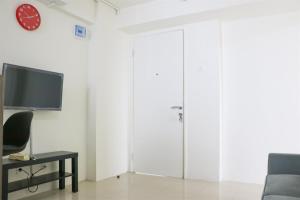 Stunning and Comfy 2BR Bassura City Apartment By Travelio