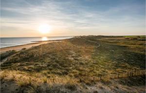 Maisons de vacances Awesome Home In La Faute-Sur-Mer : photos des chambres