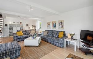 Three-Bedroom Holiday Home In Sydals