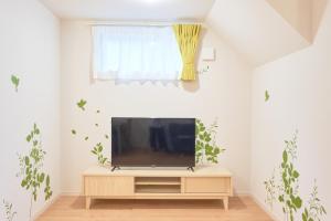 Sunny Court by Tranova