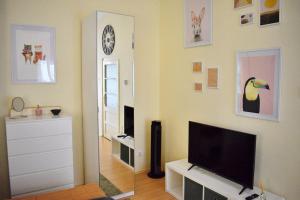 2 Room Home Office-Friendly Apartment