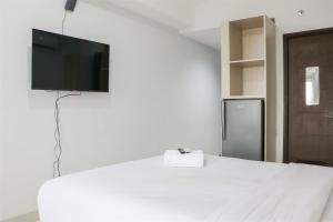 Cozy and Nice Studio Apartment at Mekarwangi Square Cibaduyut By Travelio