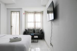Cozy and Nice Studio Apartment at Mekarwangi Square Cibaduyut By Travelio