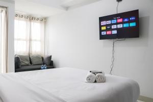 Cozy and Nice Studio Apartment at Mekarwangi Square Cibaduyut By Travelio