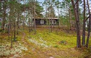 2 Bedroom Cozy Home In Yngsjö