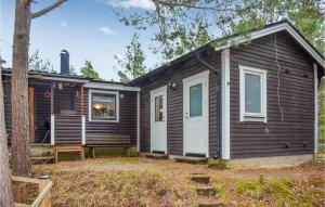 2 Bedroom Cozy Home In Yngsjö