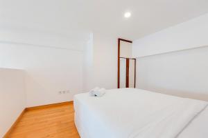 Modern and Comfort Look Studio Kingland Avenue Apartment By Travelio