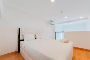 Modern and Comfort Look Studio Kingland Avenue Apartment By Travelio