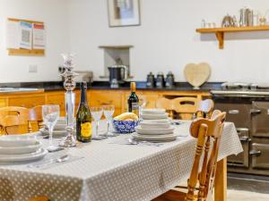 Aisgill Farm Cottage - Uk31183