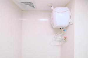 Strategic and Nice Studio at Gateway Park LRT City Jatibening Apartment By Travelio