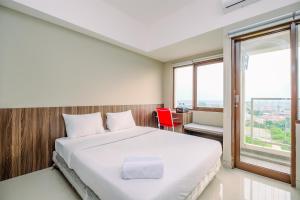 Strategic and Nice Studio at Gateway Park LRT City Jatibening Apartment By Travelio