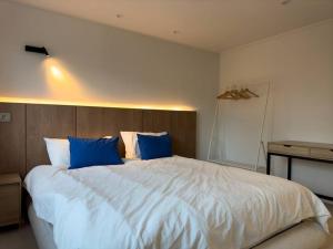 Hello, John - DMC역 도보 1분, 공항철도