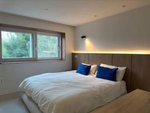 Hello, John - DMC역 도보 1분, 공항철도