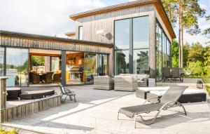 5 Bedroom Beautiful Home In Karlstad