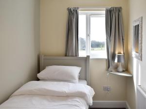 Five Dorchester Drive - Uk32043