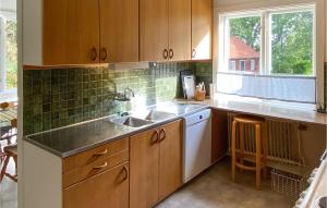 6 Bedroom Gorgeous Home In Tranås