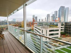 Canal Side & Great View Walk To Manchester - Pass the Keys