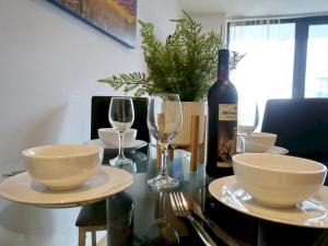 Canal Side & Great View Walk To Manchester - Pass the Keys