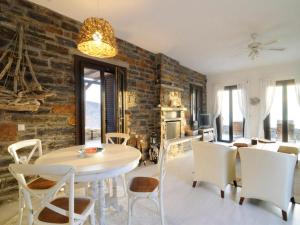 Luxurious beachfront haven in Kea