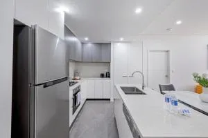 Luxury Loft 3 Bed, 2 Bath, Sleeps 6, Pool, BBQ, No parties - Auburn