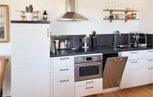 1 Bedroom Amazing Apartment In Skärhamn