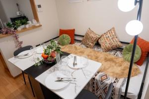 Seibu Shinjuku Station 2 min walk Shin-Okubo Station 6 min walk,4 people can stay ISJ35