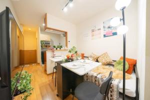 Seibu Shinjuku Station 2 min walk Shin-Okubo Station 6 min walk,4 people can stay ISJ35