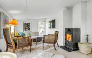 Nice Home In Tisvildeleje With Kitchen