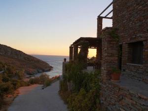 Charming seafront apartment in Kea