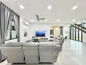 Skudai Sutera Luxury Holiday Villa 10 pax 4 bedrooms - 士姑来