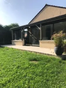 Maison les pieds dans la vallée - 马恩河畔赫尔