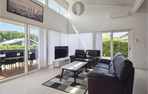 Three-Bedroom Holiday Home In Juelsminde