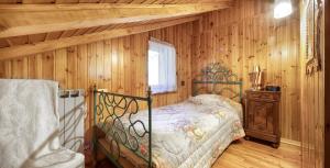 5 Bus to the Ski Slopes, Panoramic Chalet